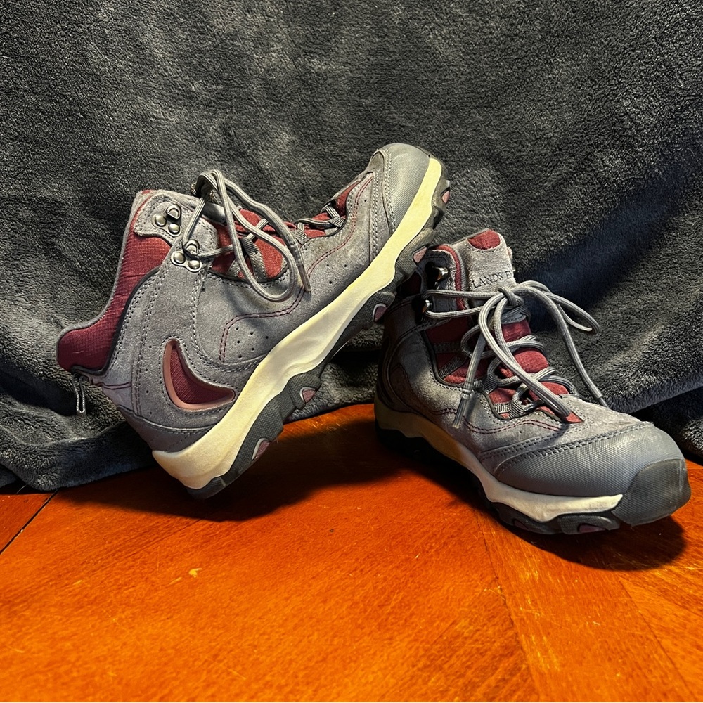 Size 8 Lands’ End Snow Suede Trekker Lace Up Boot